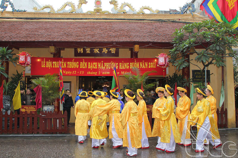 Lễ hội đền Bạch Mã