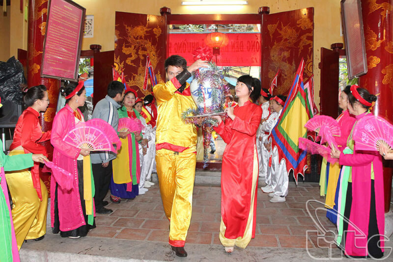 Lễ hội đền Bạch Mã