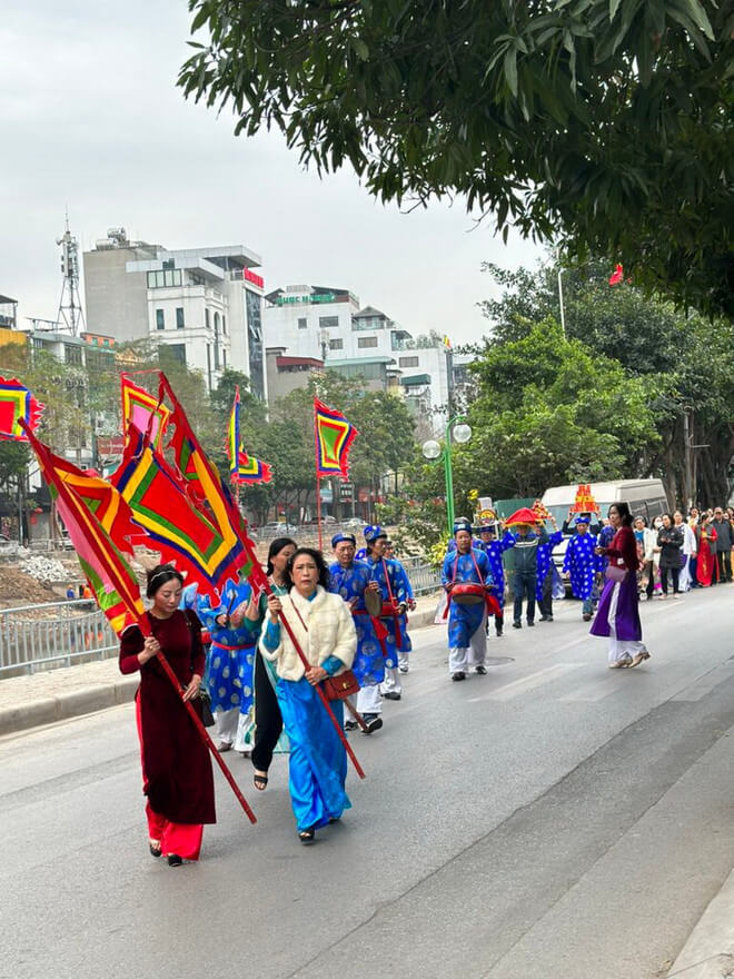Vong communal house festival