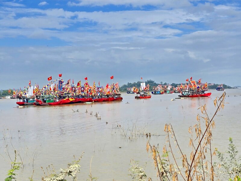 リュックダウ川の軍事祭典 