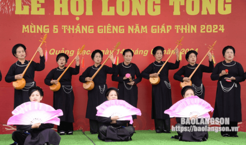 タイ族のロントン祭り