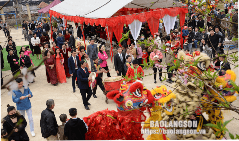 タイ族のロントン祭り
