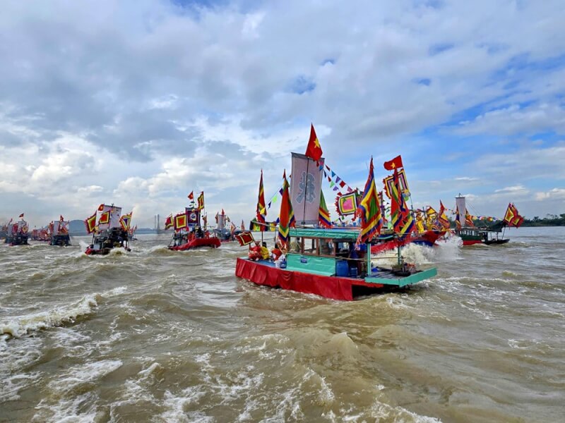 リュックダウ川の軍事祭典 