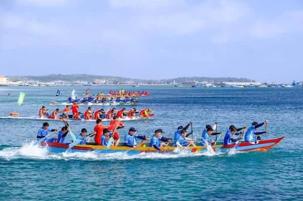 Lễ hội Đua thuyền ở đặc khu Phú Quý