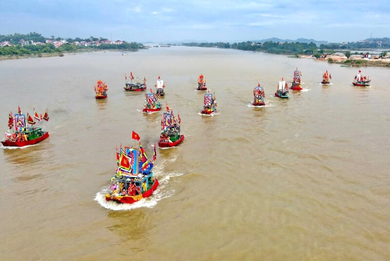 リュックダウ川の軍事祭典 