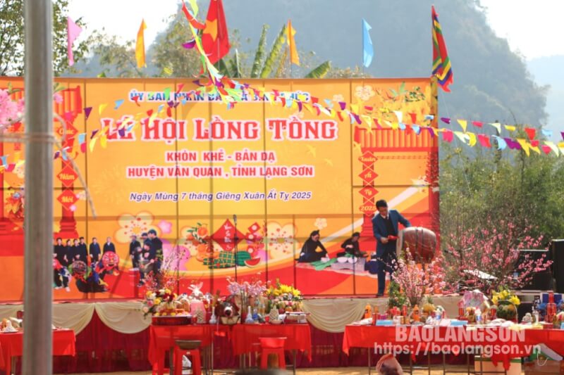 タイ族のロントン祭り