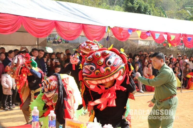 タイ族のロントン祭り