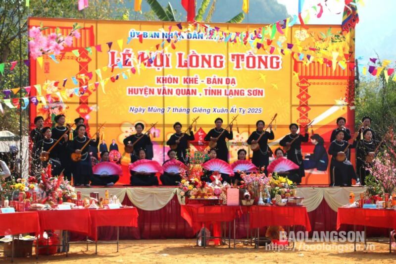 タイ族のロントン祭り