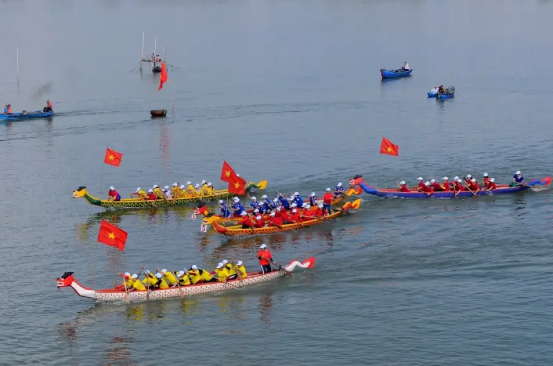ダノンの伝統的な川祭り