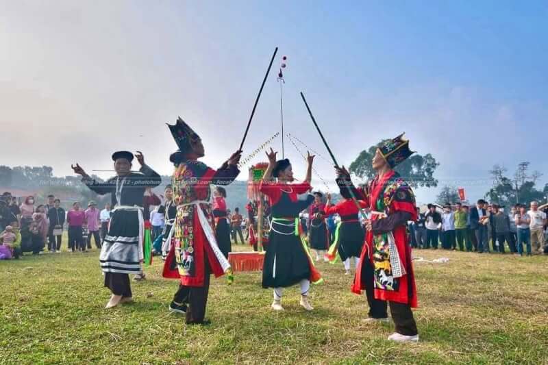 Gieng Tanh communal house festival