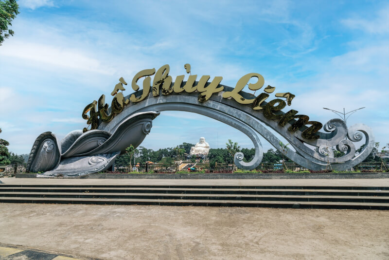 Lễ hội Hoa đăng Thiên Cấm sơn