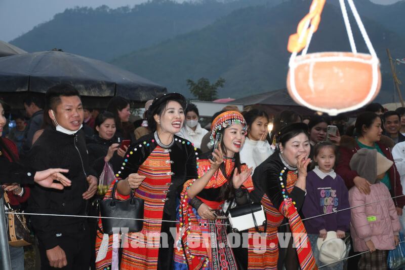Dong Tien 축제 - Ham Yen 시골 시장