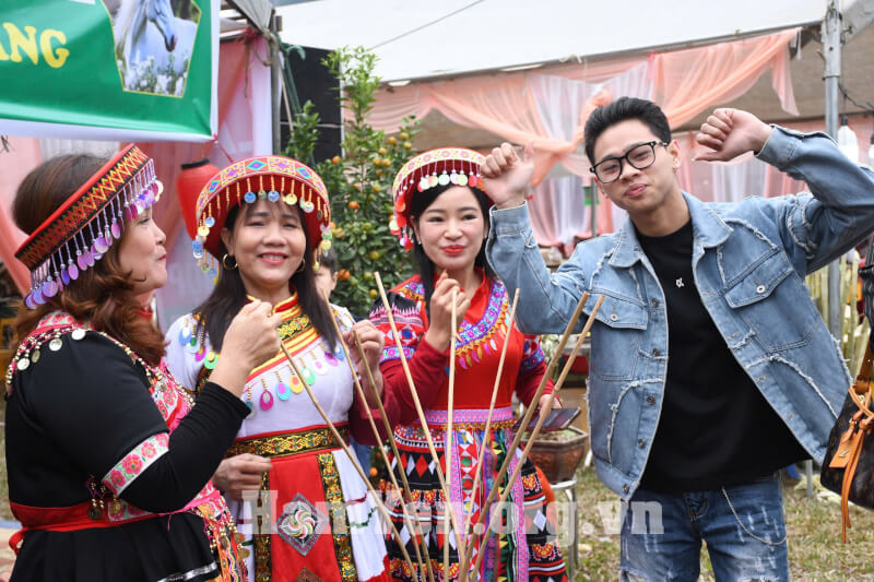 Dong Tien 축제 - Ham Yen 시골 시장