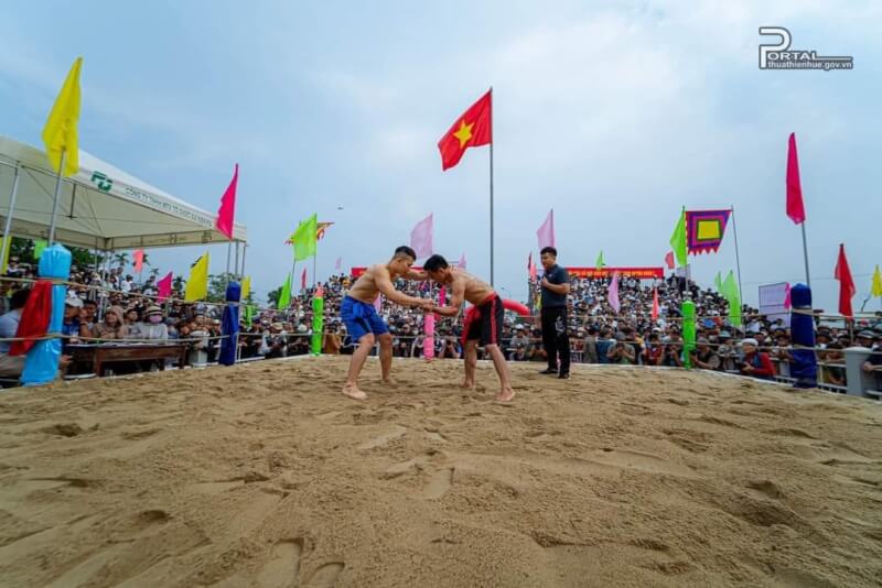 Lễ hội vật làng Sình