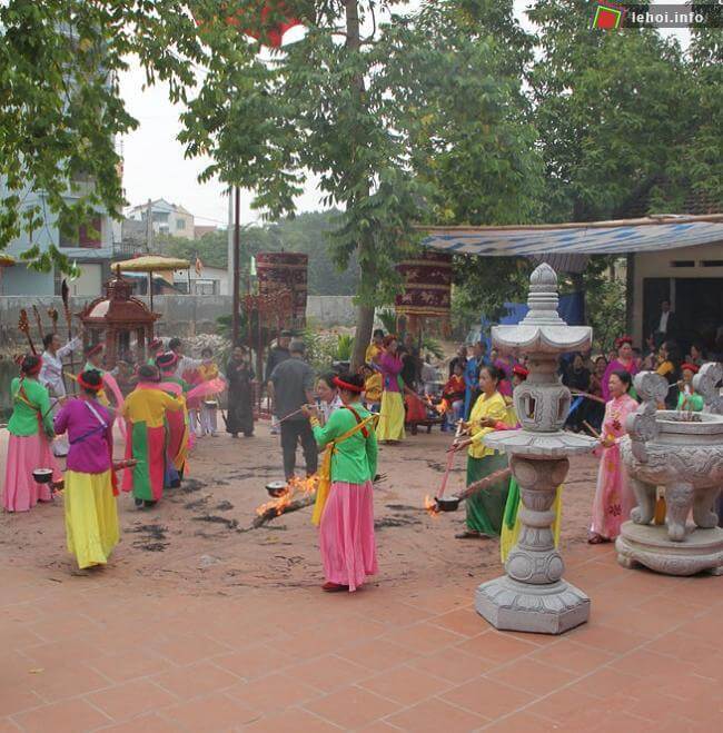 Tu Lien 공동 주택(Ngoc Xuyen 공동 주택)의 전통 축제