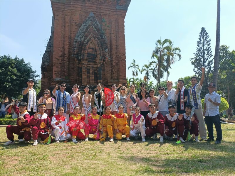 Lễ hội Tháp Đôi