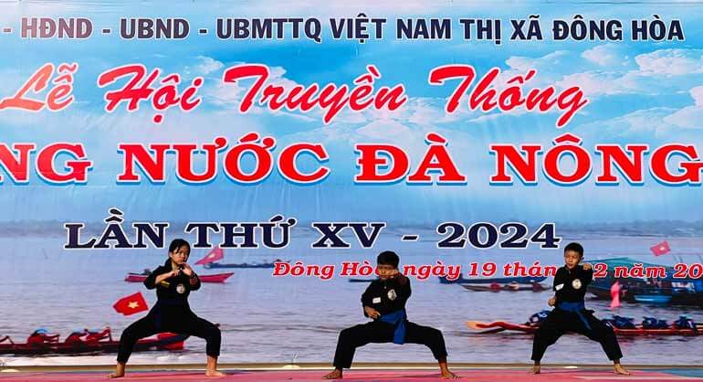 ダノンの伝統的な川祭り