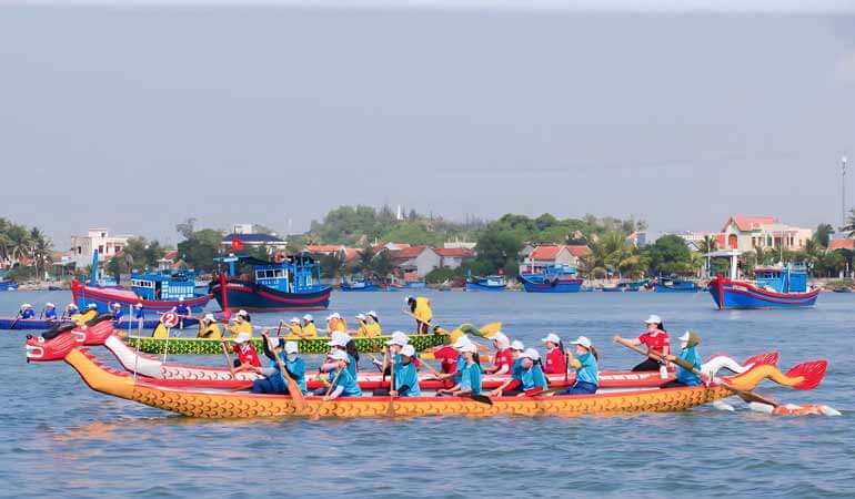 ダノンの伝統的な川祭り