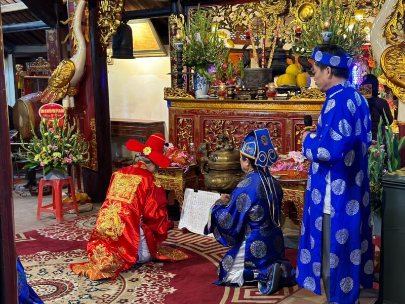 Vong communal house festival