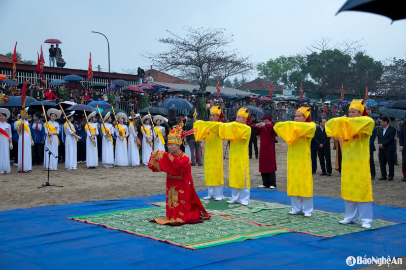 Lễ hội đền Cờn