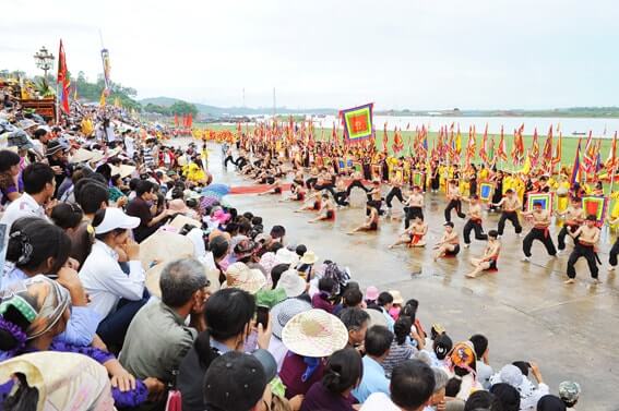 リュックダウ川の軍事祭典 