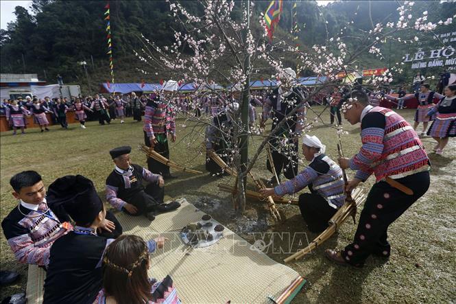 Lễ hội Gầu Tào