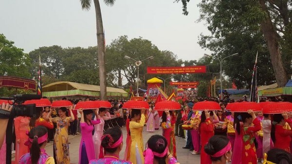 Hat Mon Temple Festival (Hanoi)