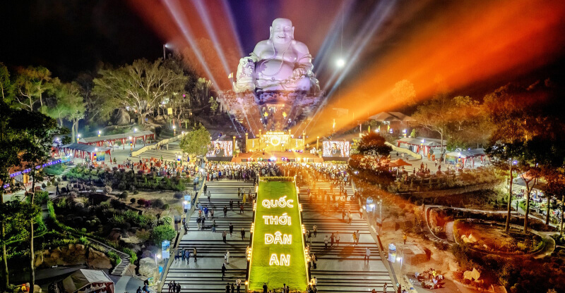 Lễ hội Hoa đăng Thiên Cấm sơn