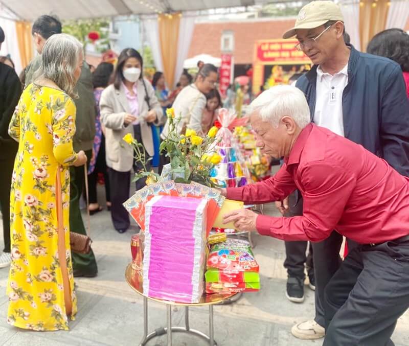 ディン・ハー・イェン・クイェットの伝統的な祭り