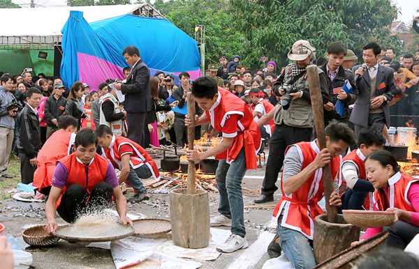 Dao Xa elephant procession festival