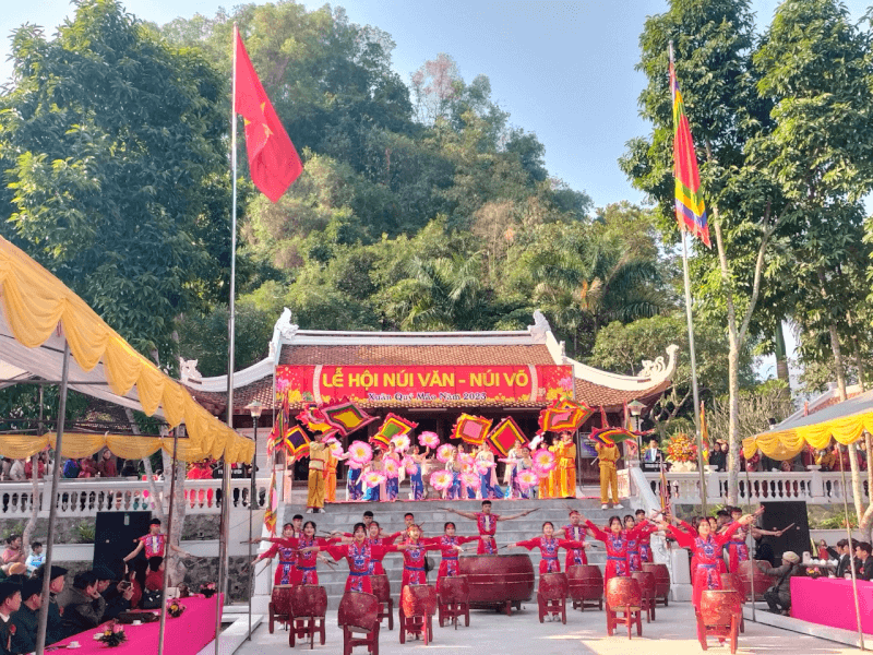 Lễ hội Núi Văn – Núi Võ