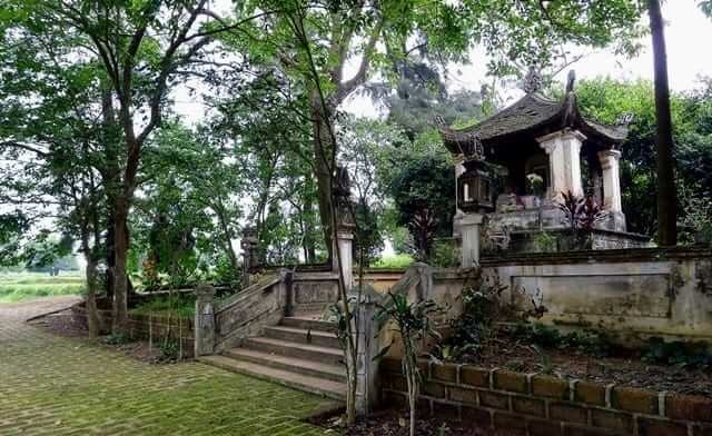 Ngo Quyen temple and mausoleum