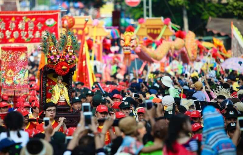 バー ティエン ハウ パゴダ フェスティバル