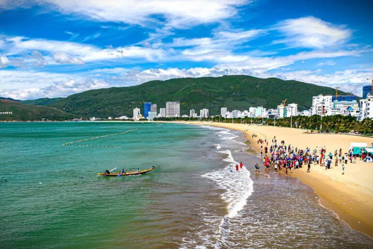 Lễ hội đua thuyền truyền thống