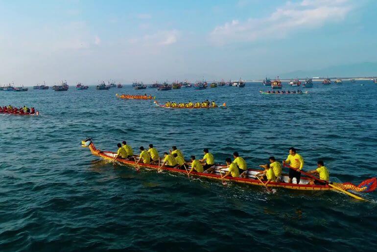 Lễ hội đua thuyền truyền thống