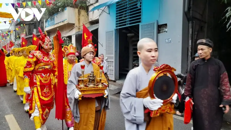 Dong Nhan temple festival