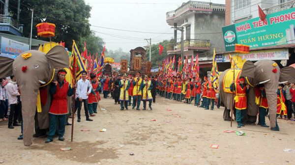 Dao Xa elephant procession festival