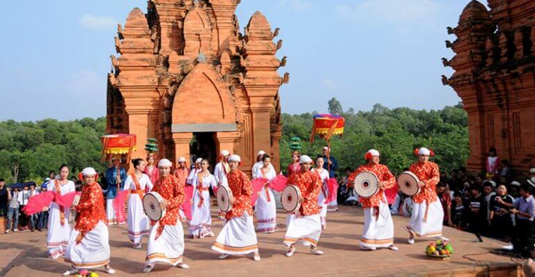 Lễ hội Tháp Đôi