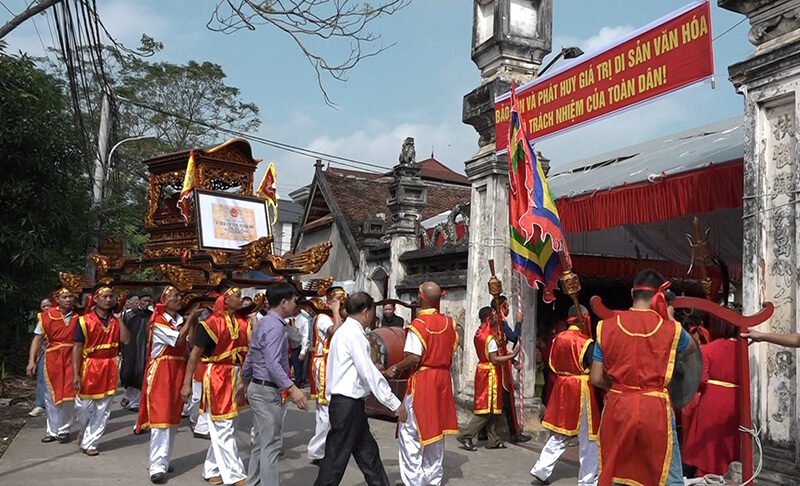 Men Temple Festival (Nam An Communal House)