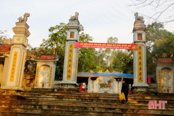 An Do Dai Ngu Su Bui Cam Ho Newspaper Festival