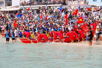 Lễ hội Đua thuyền ở đặc khu Phú Quý