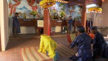 Lac Tanh 公共房屋的 Ky Yen 节