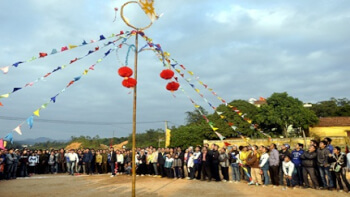 Lễ hội ném còn