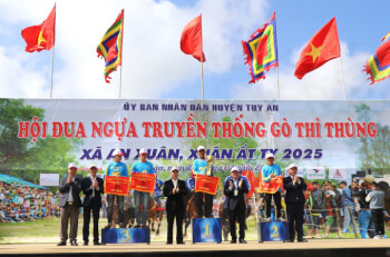 GO THINH HORSE RACING FESTIVAL