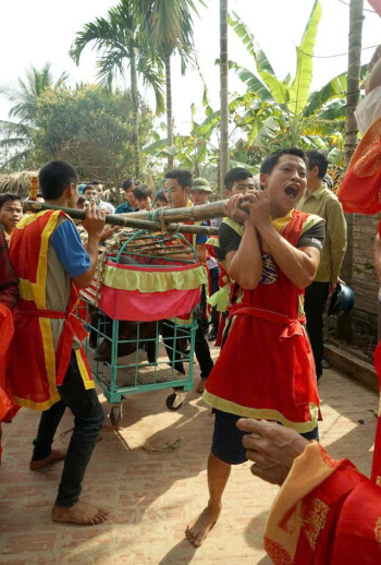 Lễ hội bắt lợn Ông Cầu