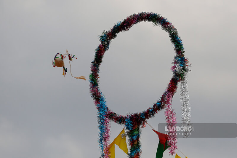 Lễ hội ném còn