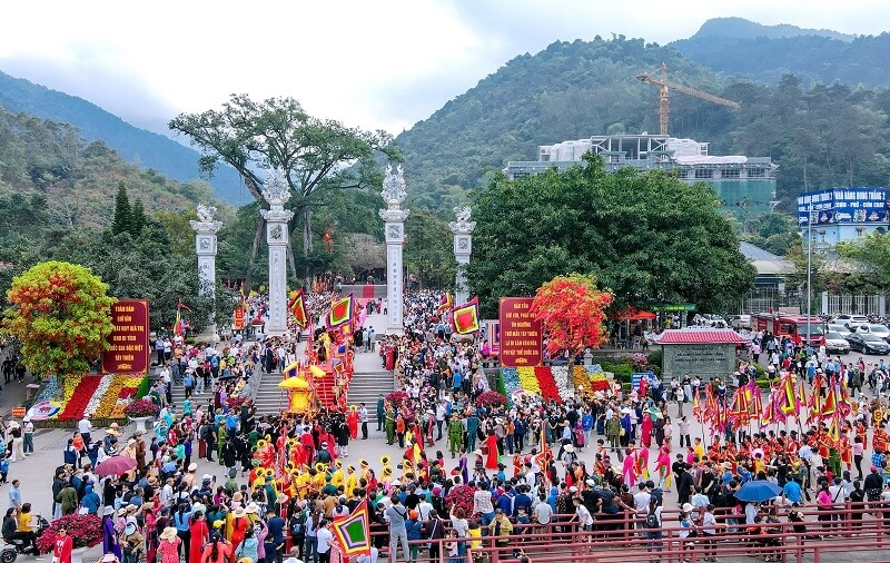 Tay Thien Festival