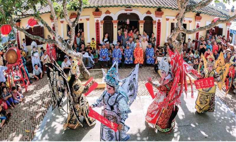 Lac Tanh 公共房屋的 Ky Yen 节