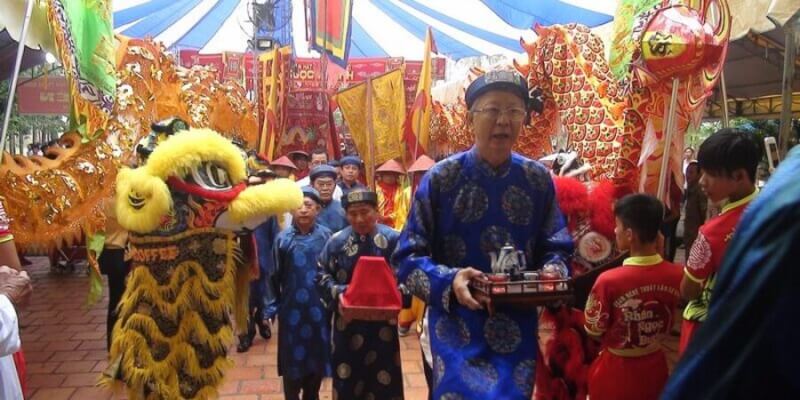 Lac Tanh 公共房屋的 Ky Yen 节