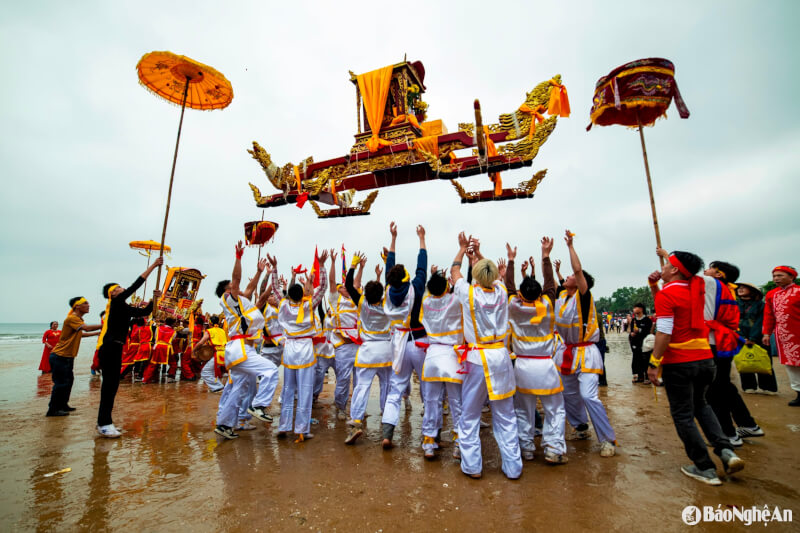 Lễ hội đền Cờn